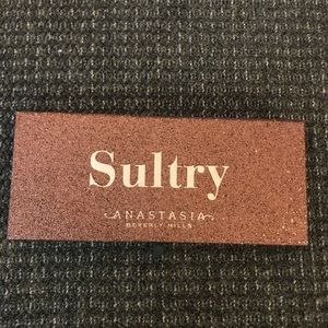 *swatched only* Sultry Eyeshadow Palette